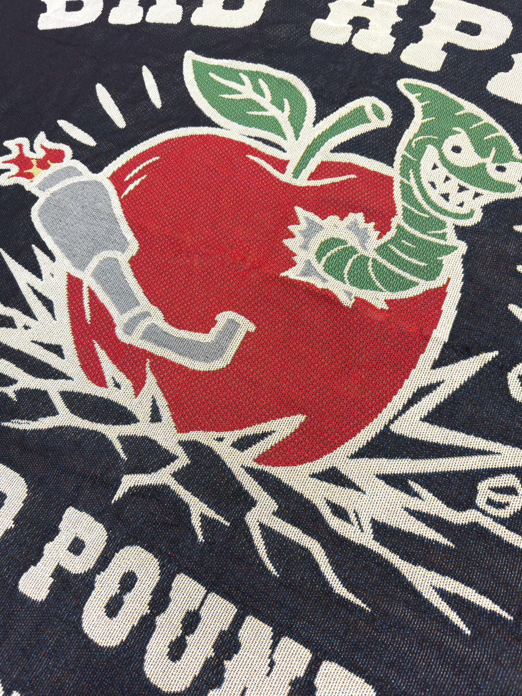 BAD APPLE BLANKET - Image 3
